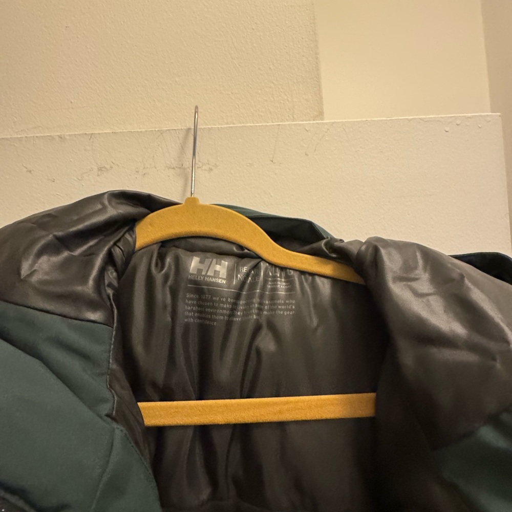 Helly Hansen Nora Short Puffy Ski Jacket - Picture 3 of 8